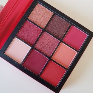Huda beauty limited edition palette